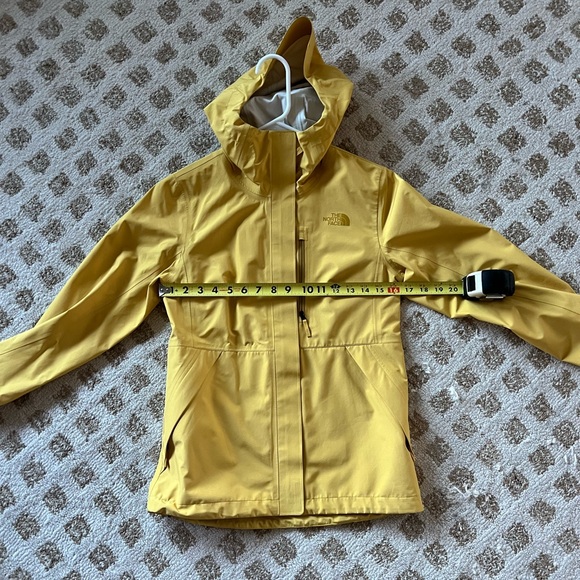 EUC The North Face Women’s Dryzzle Futurelight Rain Jacket Sz XS - Picture 8 of 9